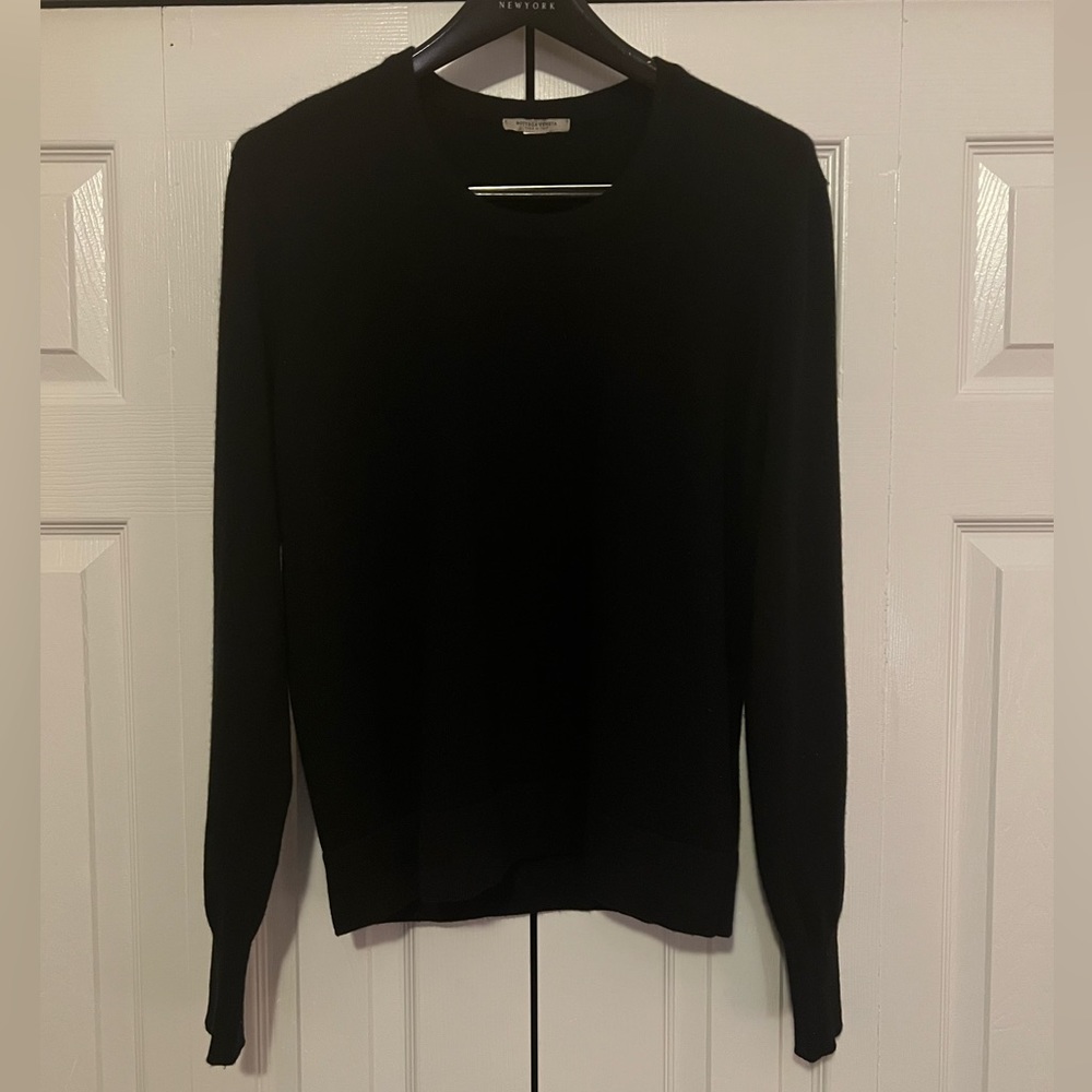 Bottega Veneta men’s black 100% cashmere classic sweater.